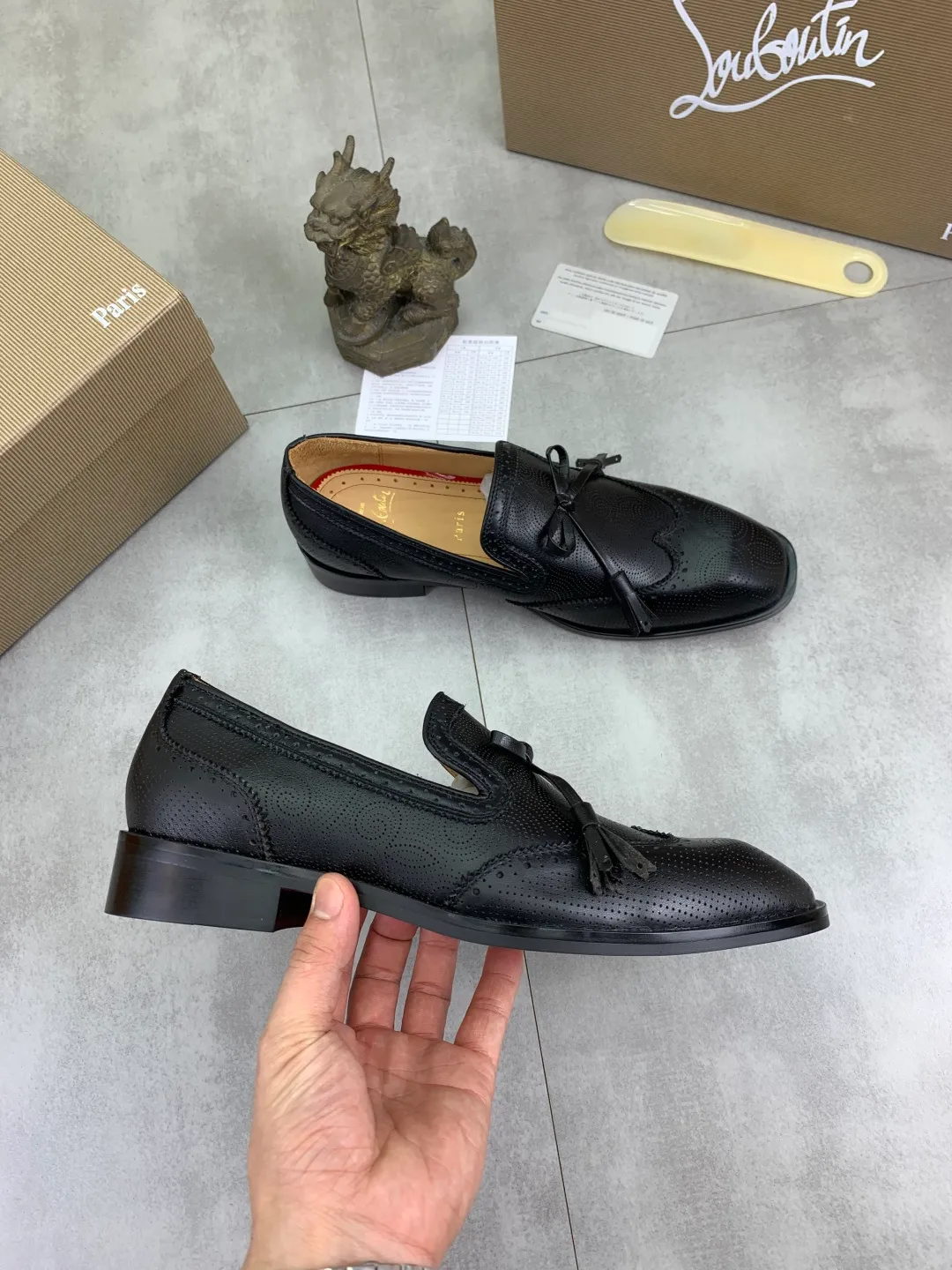 Men's shoes 💰P760 new style 💰high version 🇮🇹 CL red bottom series top purchasing original order series🔍🔍/🇮🇹Italian imported cowhide, imported genuine leather lining💪💪, completely 1⃣️ vs 1⃣️🇮🇹💪💪, ⚠Sole: The original sole provided by the original factory, the exclusive movable molded sole is super comfortable, ⚠Original factory follow-up goods, 🔍🔍high quality, you can come in and out at will, welcome to compare ⚠Size: 38-44 (45 46 can be customized)